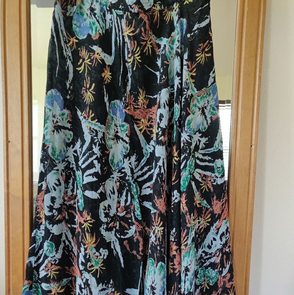 Two sided skirt